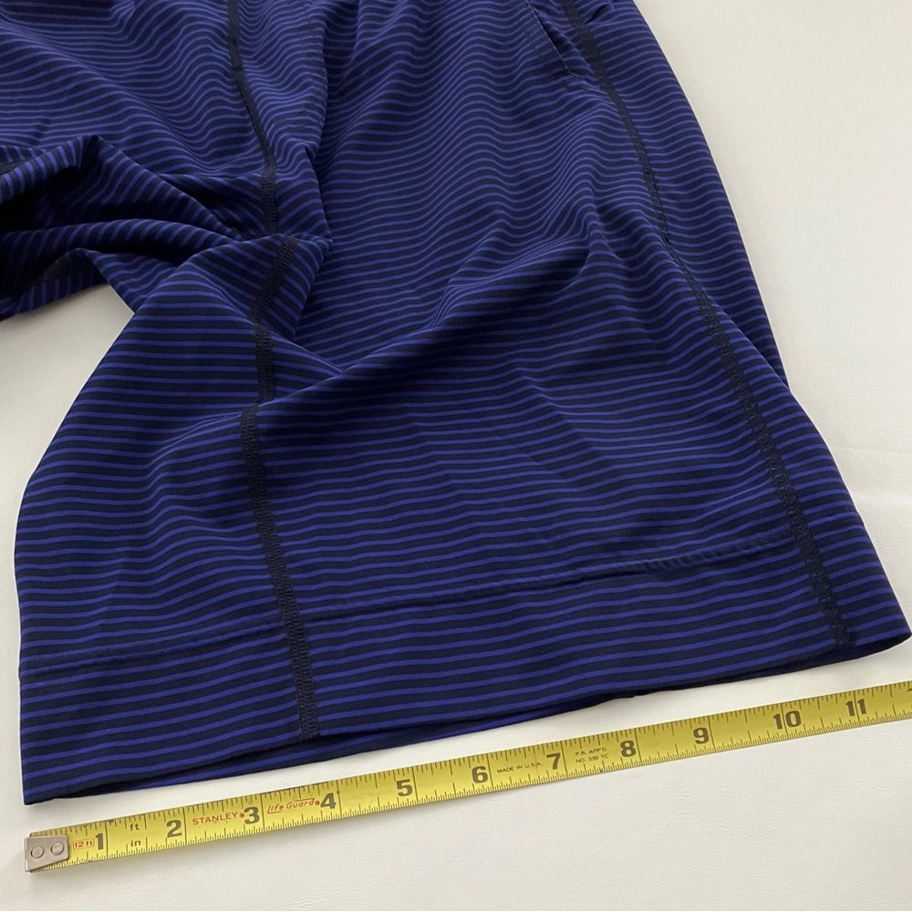 Lululemon Men’s Short 11” Athletic Shorts Size 30 - 32" Striped Stretch Purple - Picture 13 of 15